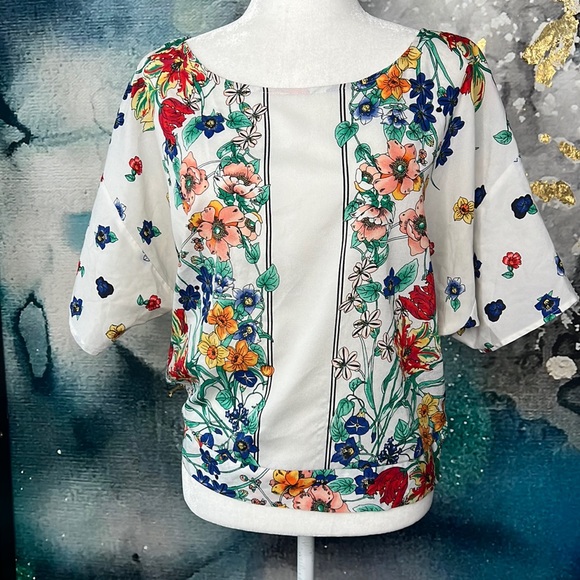 Tops - Vintage floral blouse